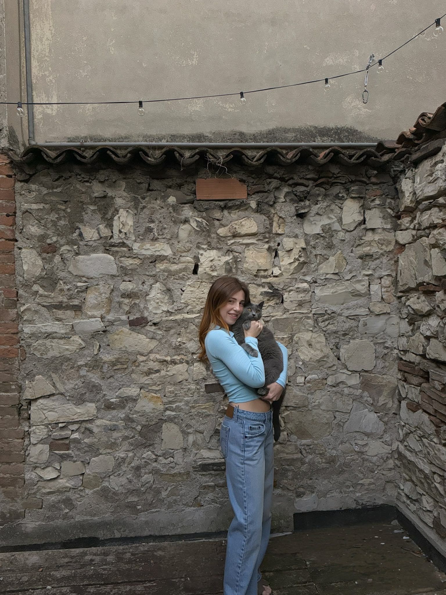 Erica tiene Nancy in braccio